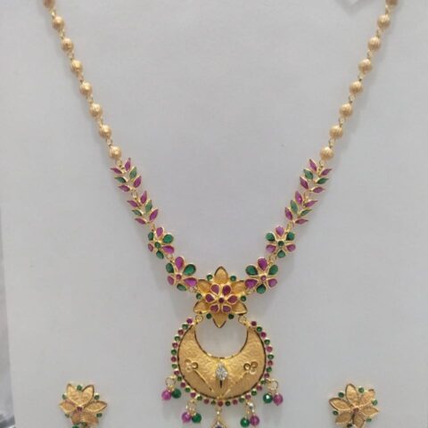 ક્રેસેંટ મુન ગોલ્ડ દરબારી સેટ